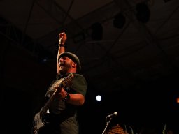 Live (34)